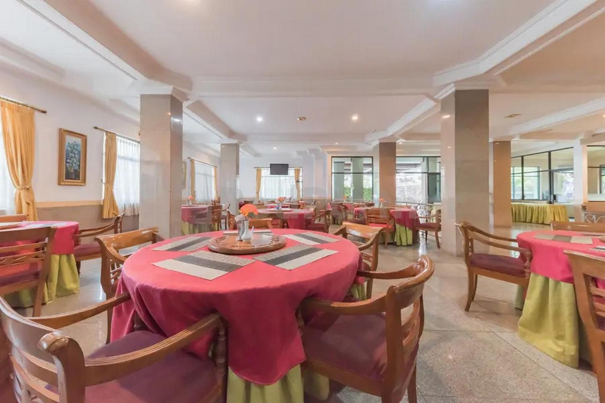 Hotel Ayong Linggarjati Kuningan Mitra Reddoorz Kültér fotó