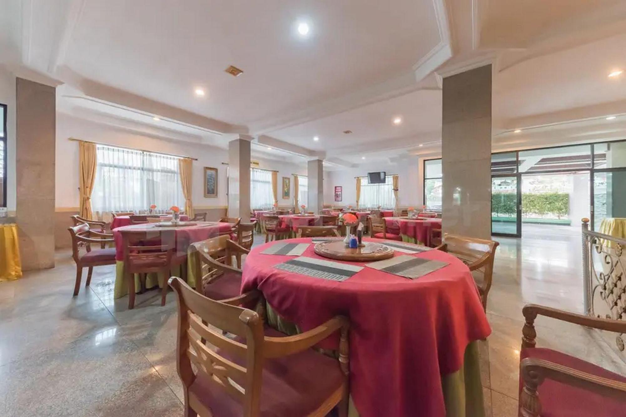 Hotel Ayong Linggarjati Kuningan Mitra Reddoorz Kültér fotó