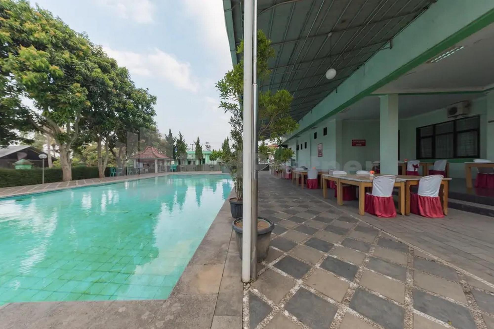 Hotel Ayong Linggarjati Kuningan Mitra Reddoorz Kültér fotó