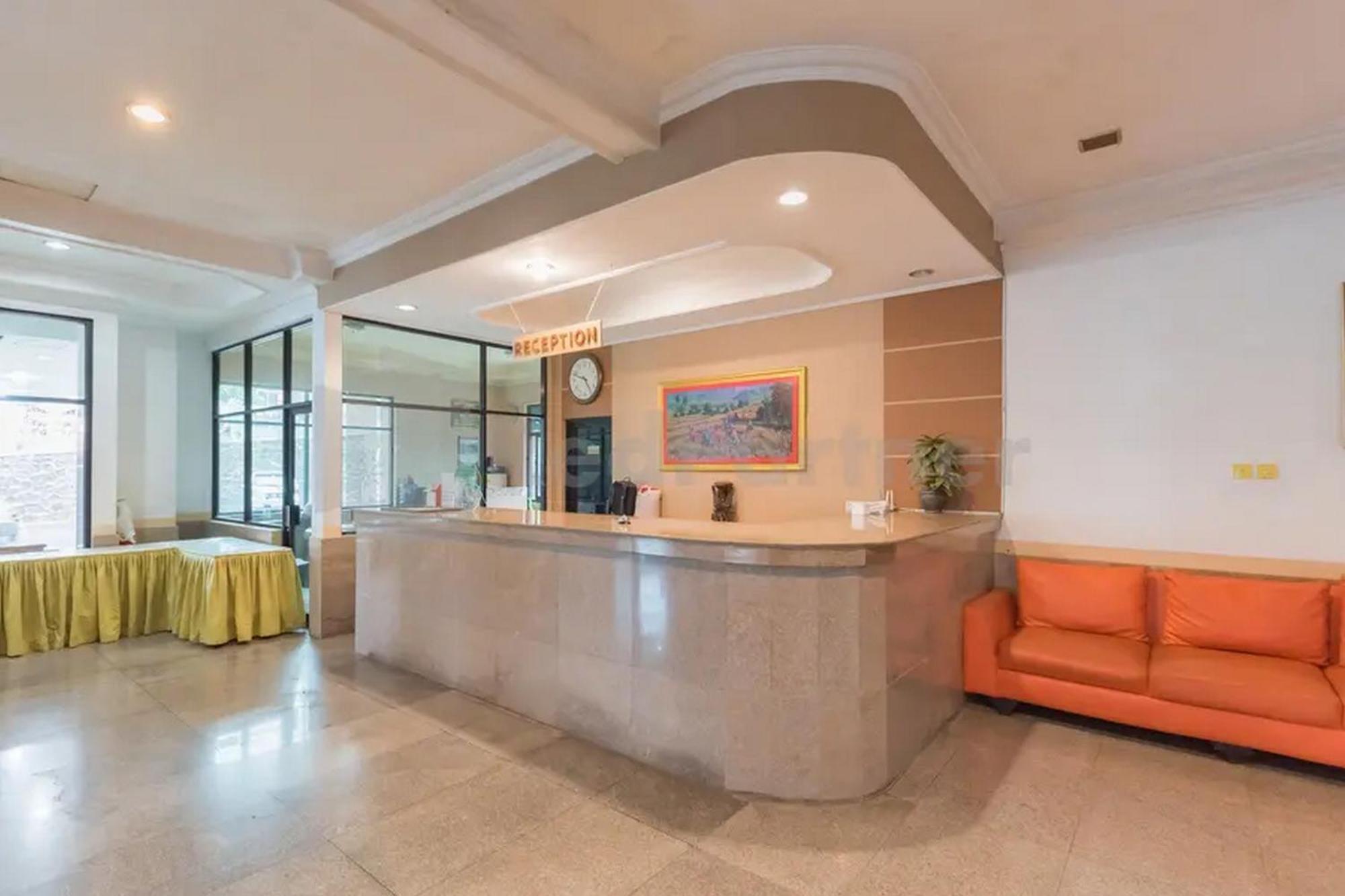 Hotel Ayong Linggarjati Kuningan Mitra Reddoorz Kültér fotó