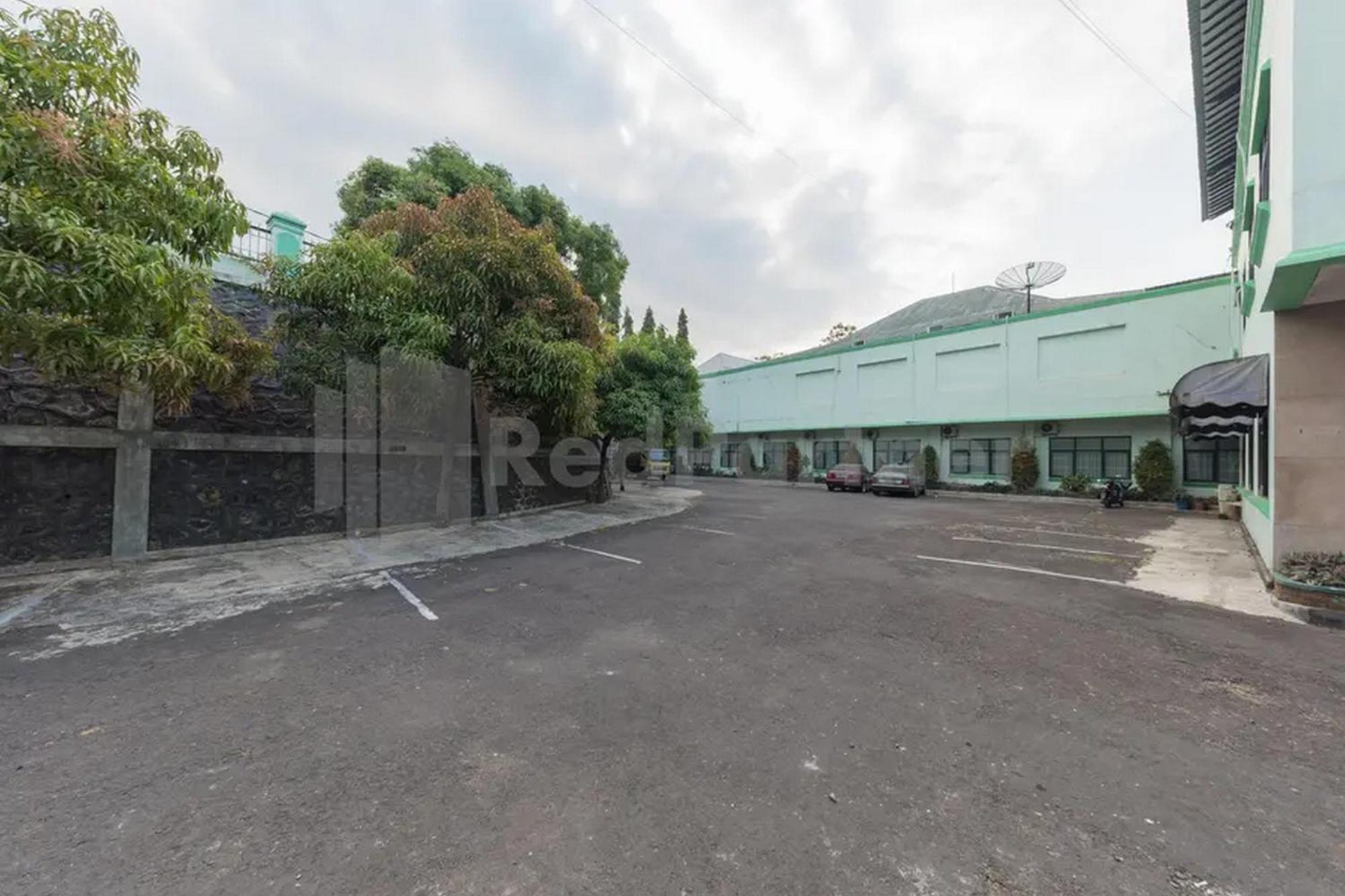 Hotel Ayong Linggarjati Kuningan Mitra Reddoorz Kültér fotó