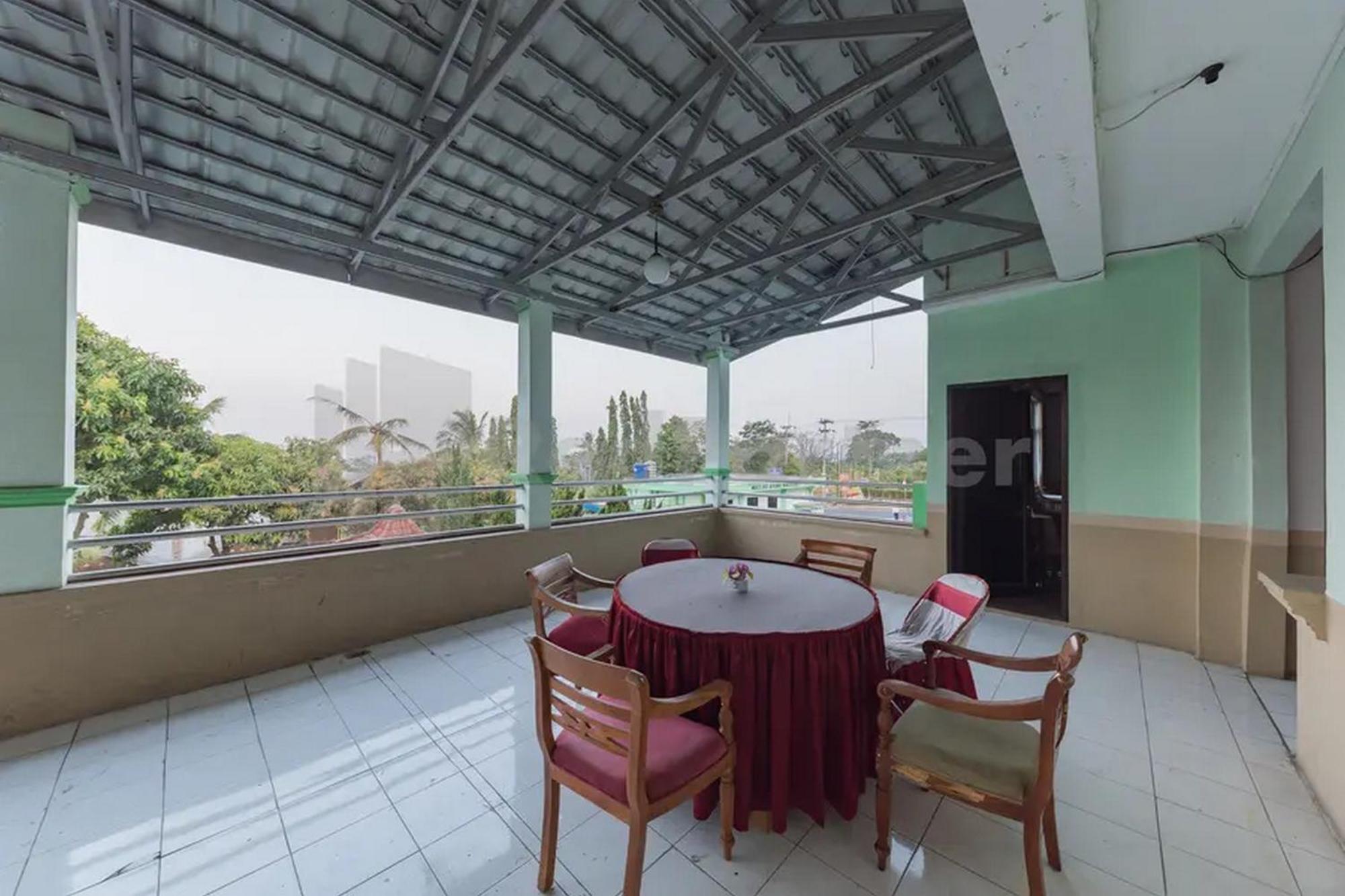 Hotel Ayong Linggarjati Kuningan Mitra Reddoorz Kültér fotó