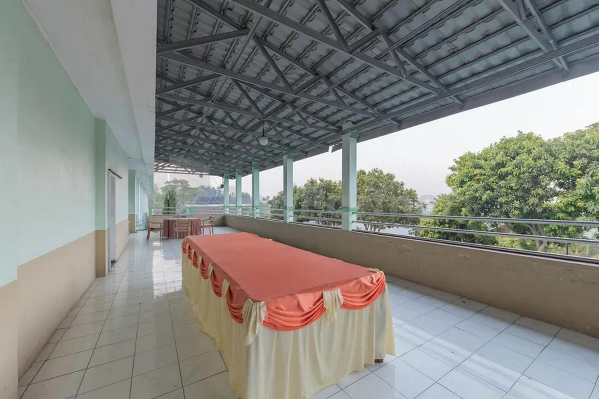 Hotel Ayong Linggarjati Kuningan Mitra Reddoorz Kültér fotó