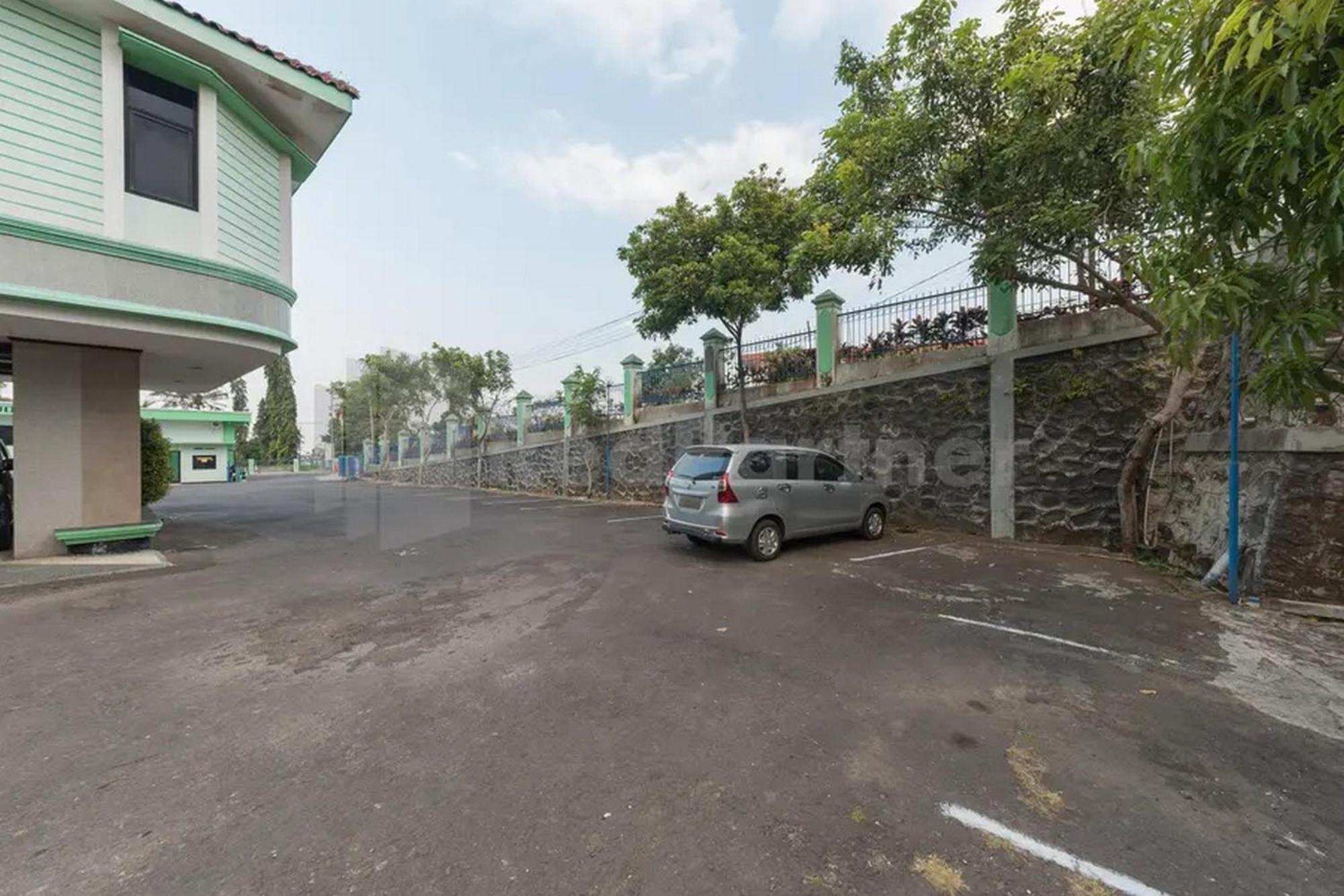 Hotel Ayong Linggarjati Kuningan Mitra Reddoorz Kültér fotó