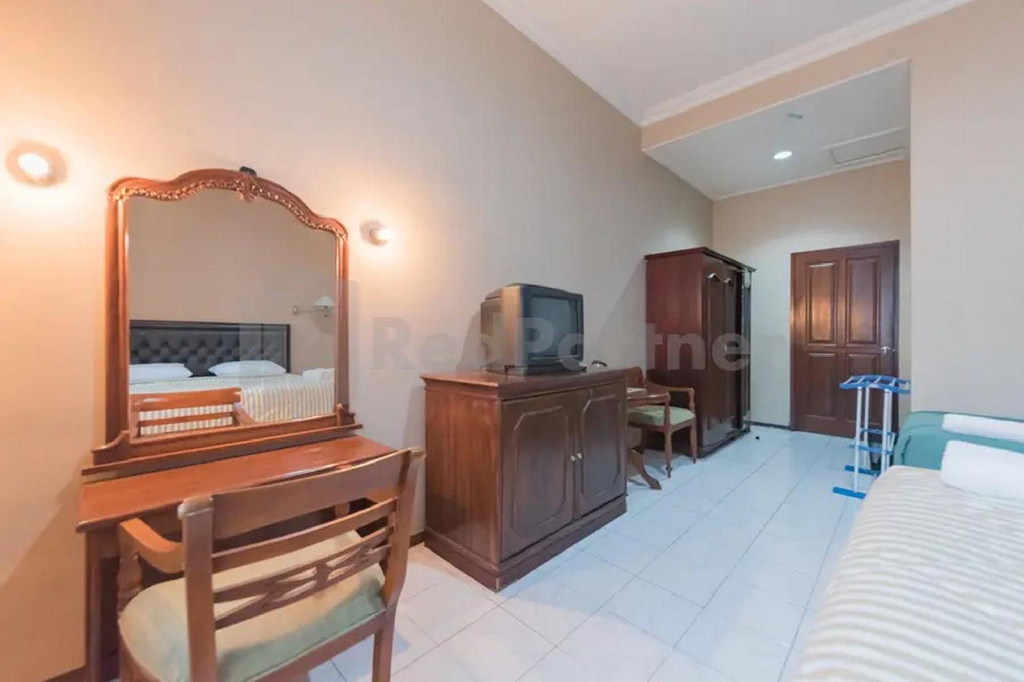 Hotel Ayong Linggarjati Kuningan Mitra Reddoorz Kültér fotó