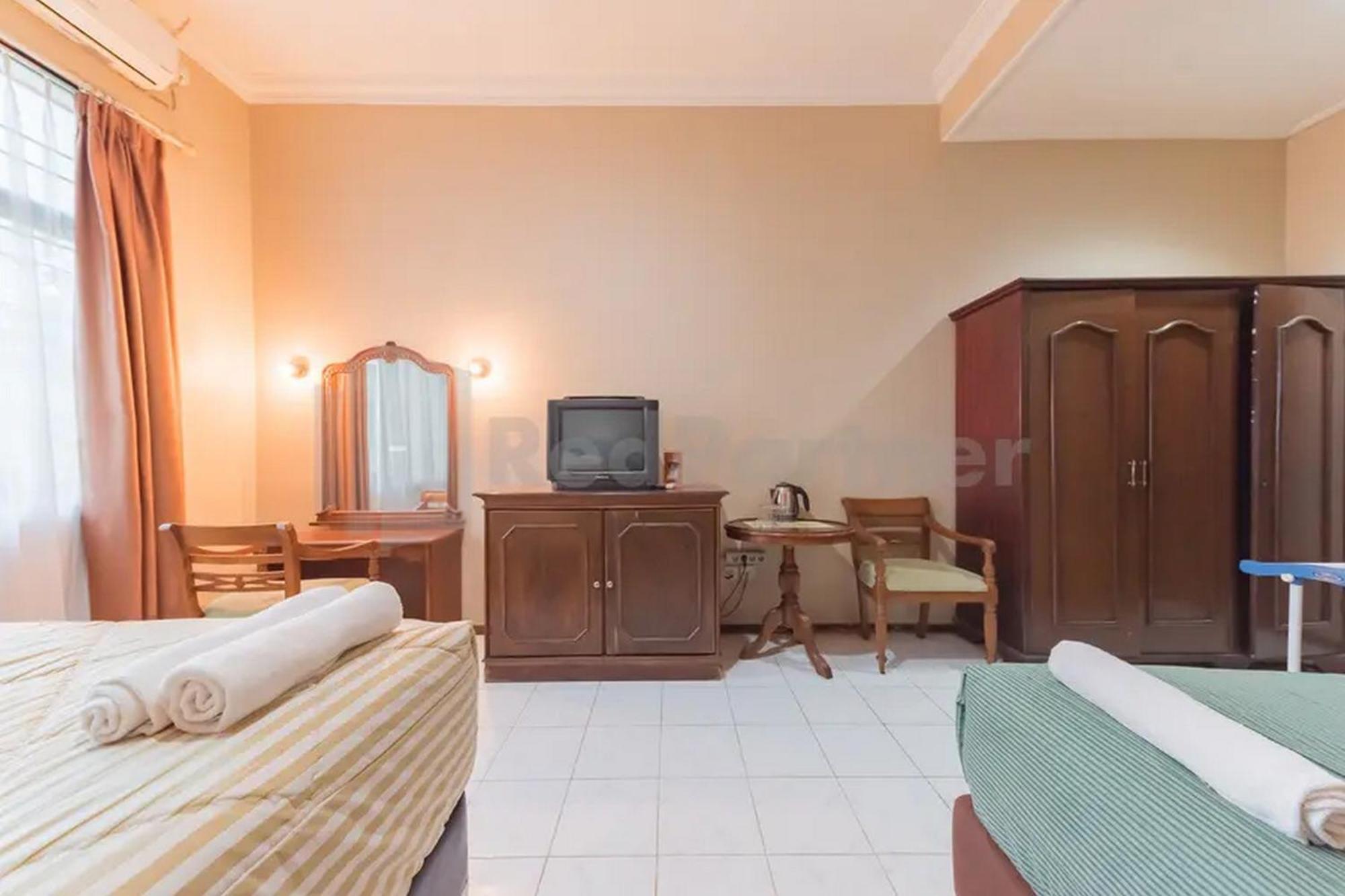 Hotel Ayong Linggarjati Kuningan Mitra Reddoorz Kültér fotó
