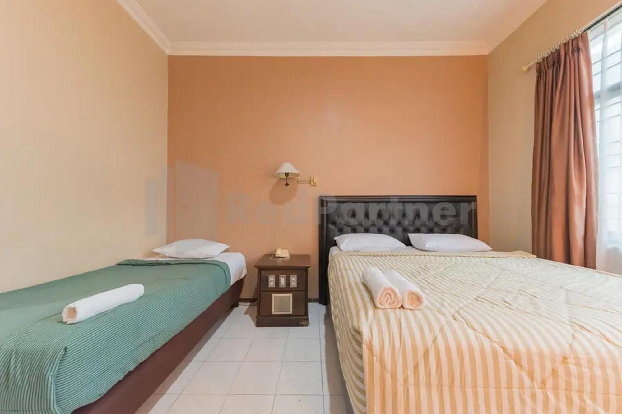Hotel Ayong Linggarjati Kuningan Mitra Reddoorz Kültér fotó